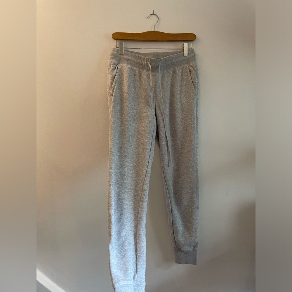 TNA Aritzia Loungewear Clean Girl Athleisure Heather Soft Gray Sweatpants S
